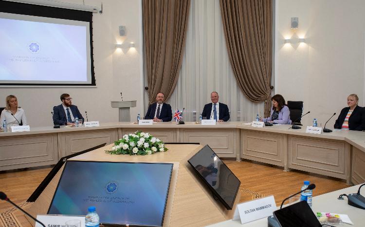 Azərbaycan və Britaniya arasında enerji əməkdaşlığı məsələləri müzakirə edilib 