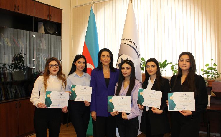 Ombudsman Aparatında könüllü fəaliyyətini başa vuran bir qrup gəncin mükafatlandırılması mərasimi keçirilib 