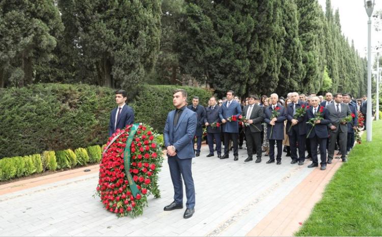 Коллектив БГУ почтил память великого Гейдара Алиева 