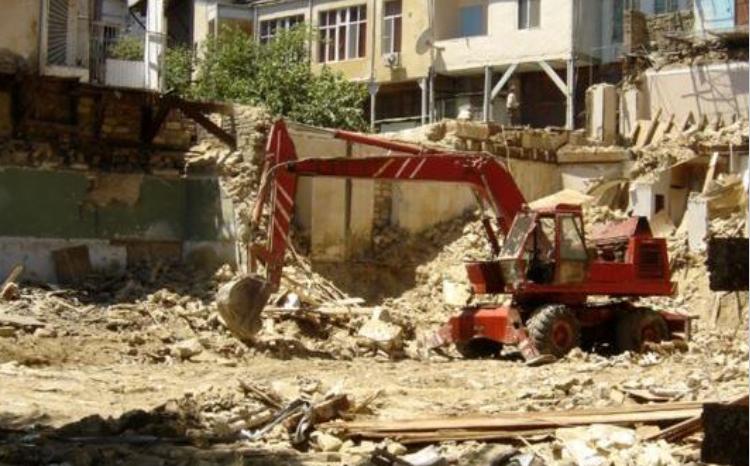 Qanunsuz tikililər 1 il ərzində söküləcək 