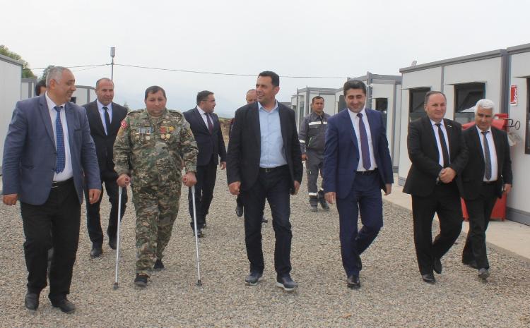 Elvin Paşayev "Tülallar" qızıl yatağında çalışan işçilərə yaradılmış şəraitlə tanış olub 