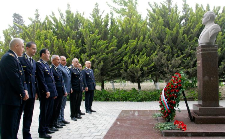 Bakı metropolitenində Heydər Əliyevin xatirəsi anılıb 