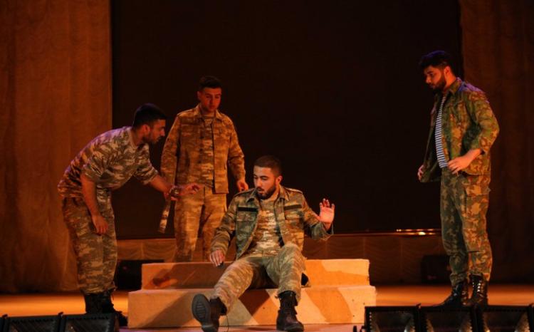 В БГУ прошла премьера спектакля «Yarımçıq qalmış...» 