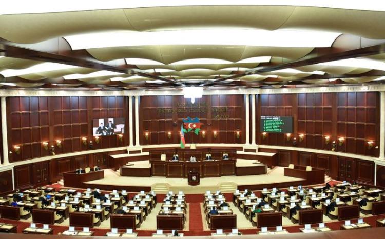Milli Məclis 28 məsələyə görə TOPLAŞIR 