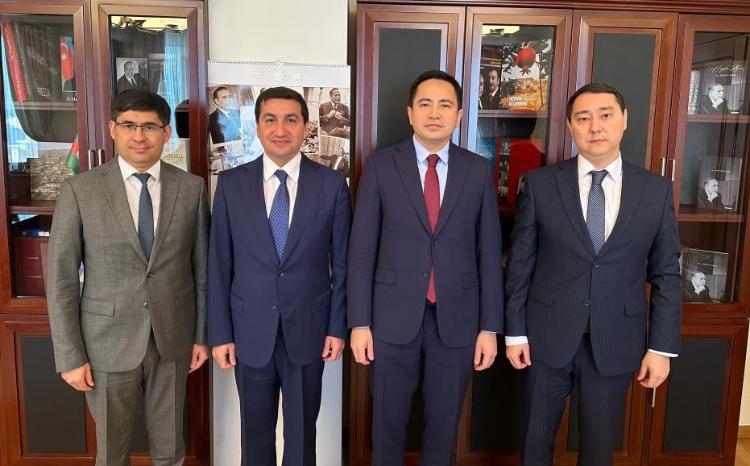 Посол Казахстана провел встречу с Помощником Президента Азербайджана 