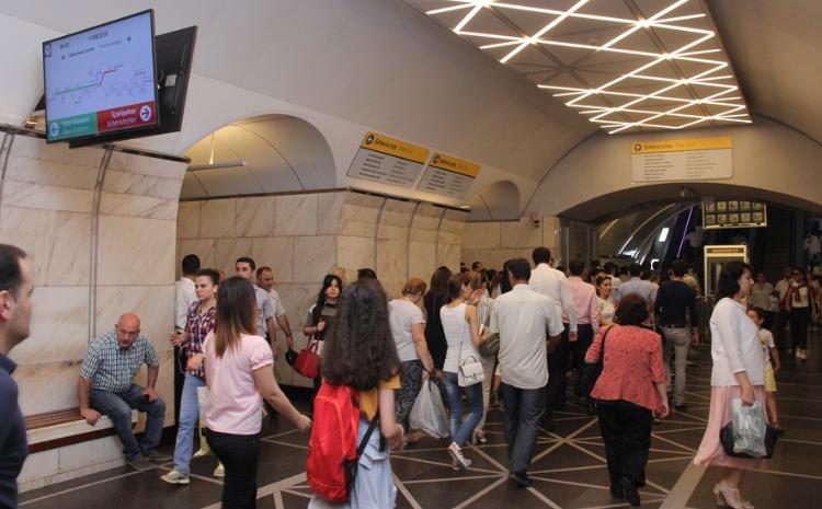 İş və qeyri-iş günlərində metropolitendə qatarların hərəkət rejimi 