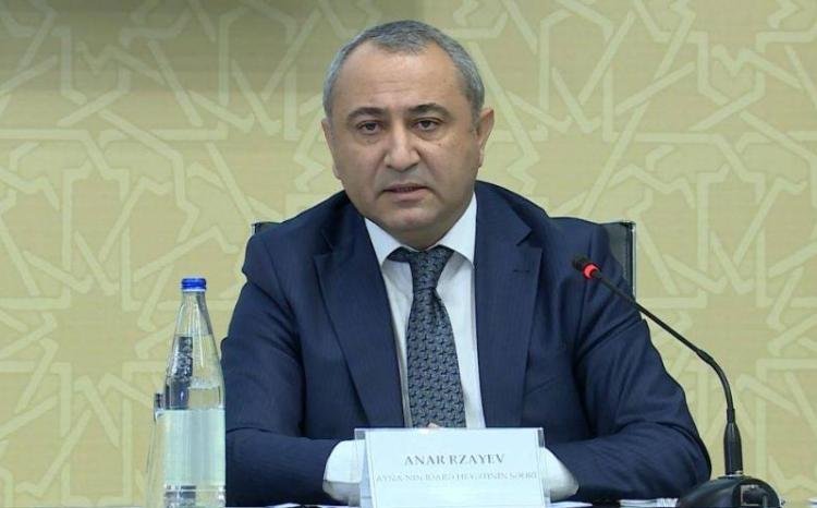 Anar Rzayev: "Daşıyıcılar tıxaclara görə avtobusları daşımadan çıxarıb parklarda saxlayırlar" 