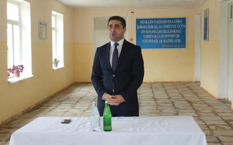 Elvin Paşayev Yalqışlaq kəndində vətəndaşlarla səyyar görüş keçirib 