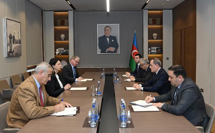 XİN: Nazir Ceyhun Bayramov BQXK-nın Azərbaycandakı Nümayəndəliyinin rəhbəri Draqana Koyiç ilə görüşüb 