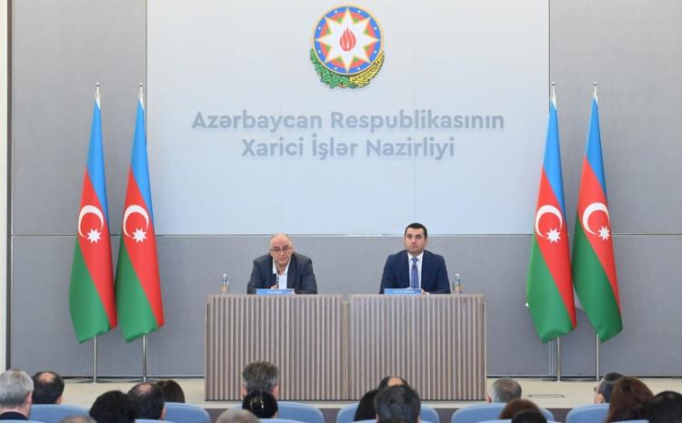 XİN-də Azərbaycanda akkreditə olunmuş diplomatik korpus üçün brifinq keçirilib 