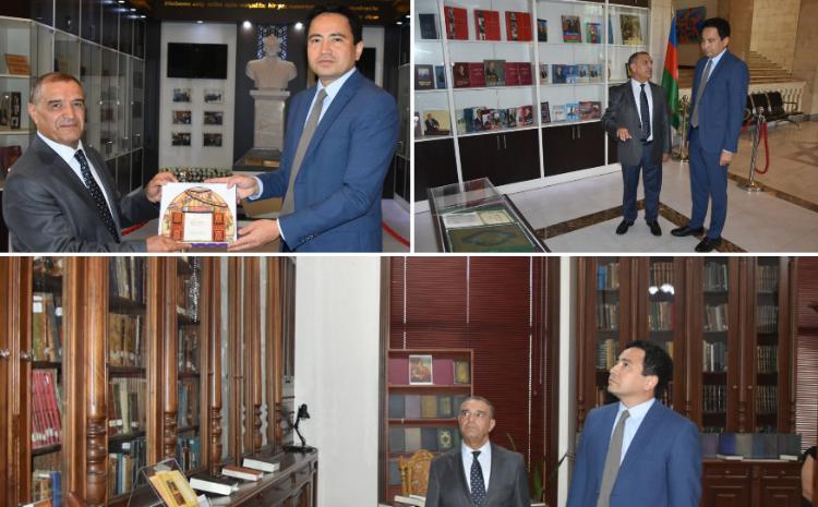 Посол Казахстана посетил Национальную библиотеку Азербайджана 