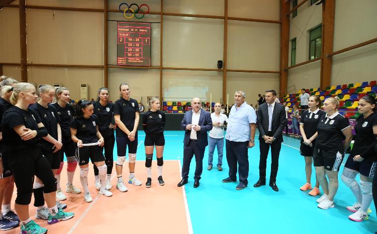 Şahin Bağırov millimizin üzvləri ilə görüşüb 