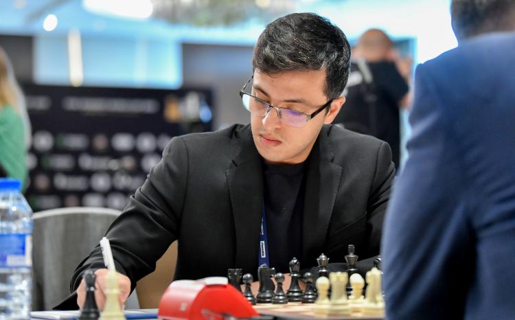 Nicat Abasov ilk partiyada heç-heçə oynadı 