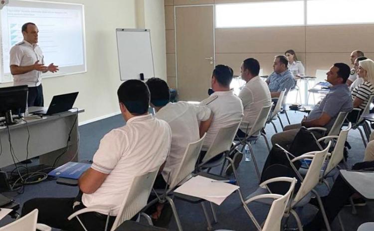 Gömrük əməkdaşları üçün növbəti təlimlər keçirilib 