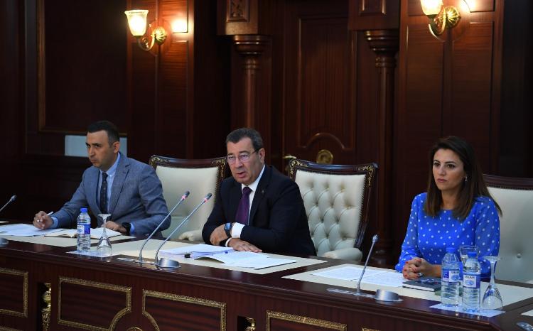 Beynəlxalq münasibətlər və parlamentlərarası əlaqələr komitəsinin iclasında 