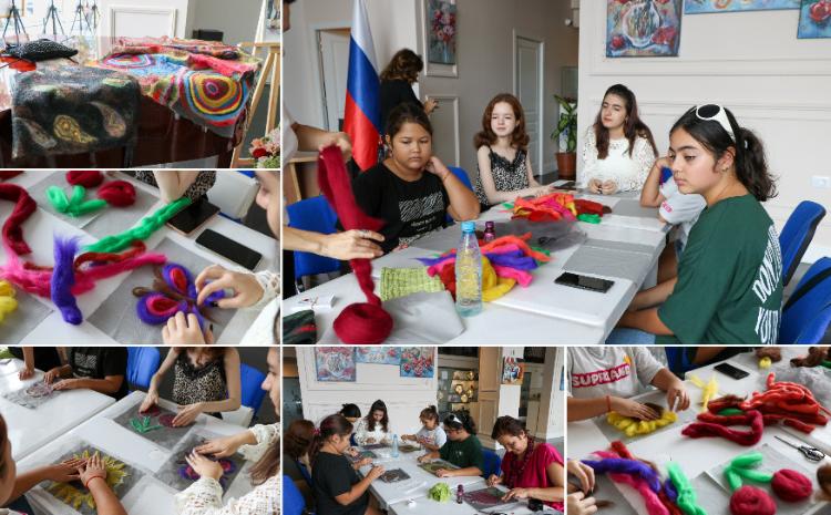 Русском доме в Баку прошел мастер-класс по войлочному искусству 