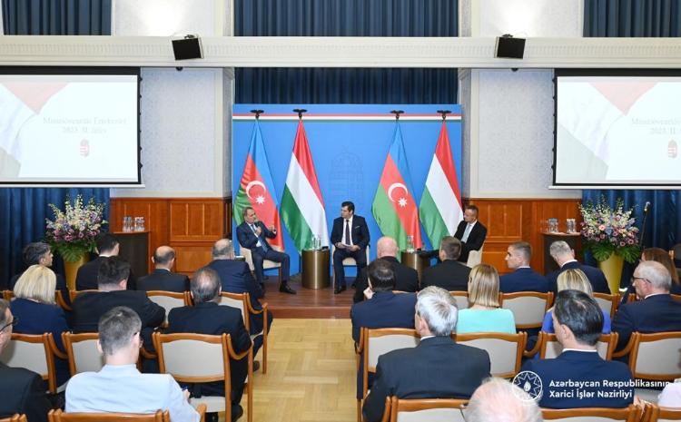 Ceyhun Bayramov Macarıstan diplomatik nümayəndəlik rəhbərlərinin konfransında çıxış edib 