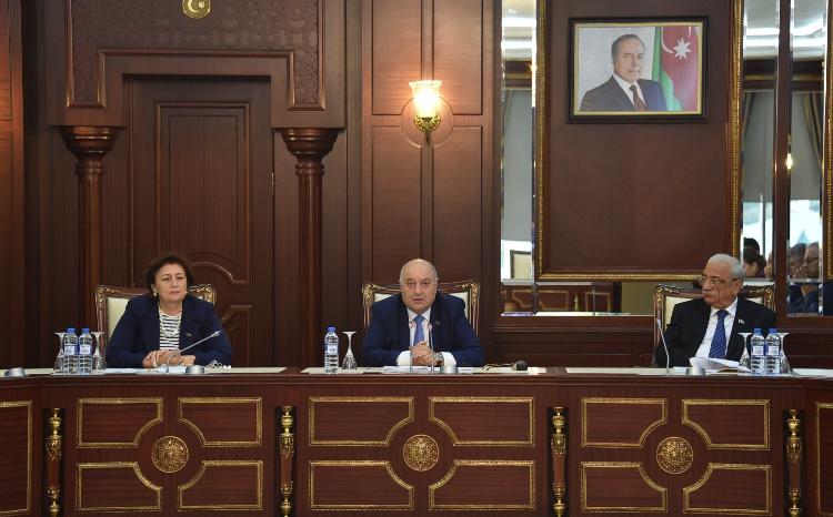 Əmək və sosial siyasət komitəsinin iclasında 