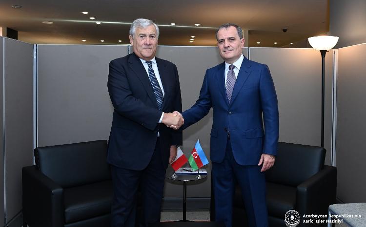 Ceyhun Bayramov italiyalı həmkarını Azərbaycan tərəfinin lokal antiterror tədbirləri barədə məlumatlandırıb 