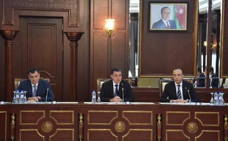 Hüquq siyasəti və dövlət quruculuğu komitəsinin iclasında 