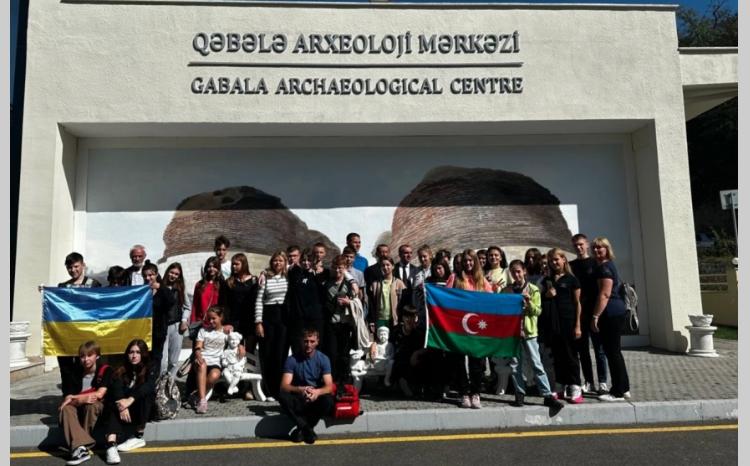 Организована экскурсия украинских детей в Исмаиллы 