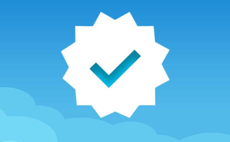 Мошенники покупают синие галочки в X (ex-Twitter) и от имени известных брендов выманивают у пользователей деньги 