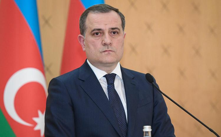 Azərbaycanın xarici işlər naziri Qırğızıstana səfərə yola düşüb 