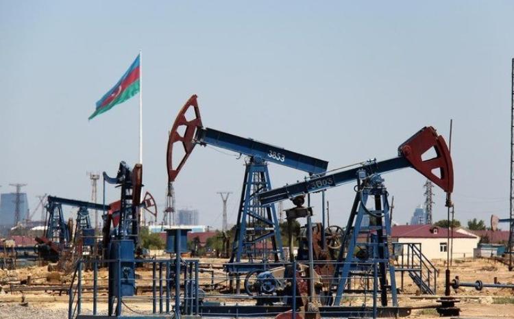 Daily crude oil production in Azerbaijan amounted to 489 thousand barrels in October 