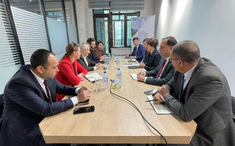 "Azərbaycanda az tullantılı elektrik nəqliyyatına keçid" layihə sənədinin hazırlanması ilə əlaqədar görüş keçirilib 