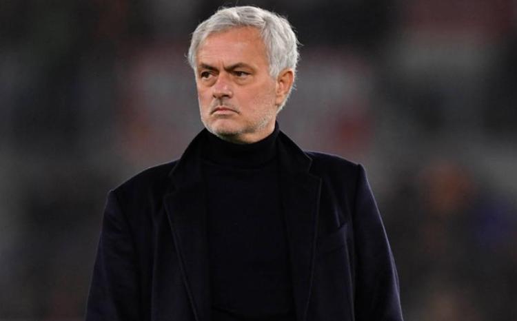 Mourinyo "Əş-Şabab"ı çalışdırmaycaq 