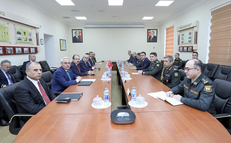 Azərbaycan ilə Türkiyə arasında hərbi-texniki əməkdaşlığın inkişaf perspektivləri müzakirə olunub 