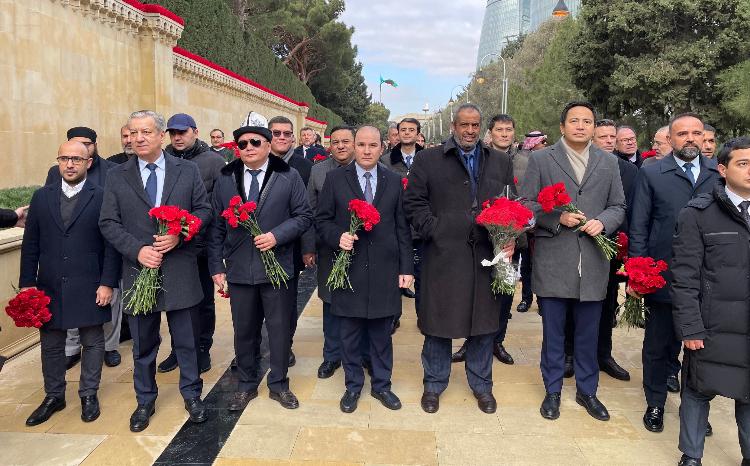 Посол Казахстана почтил память шехидов 20 Января 