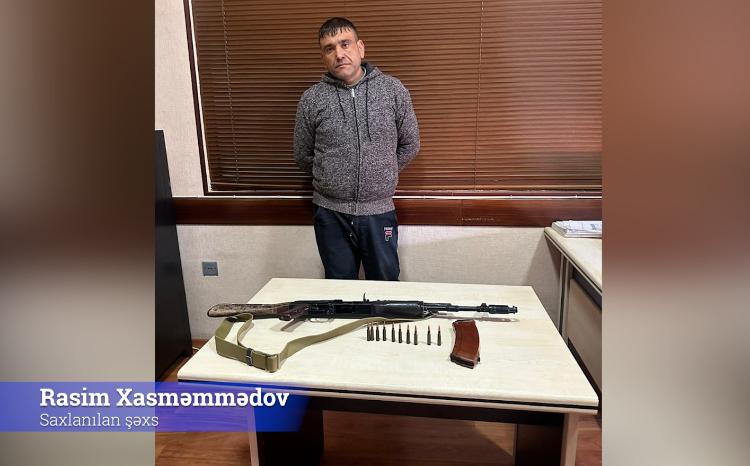 Tapdığı "Kalaşnikov" avtomatını könüllü təhvil vermədi polislər tərəfindən saxlanıldı - VİDEO