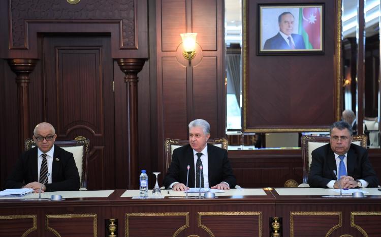 Milli Məclisin İctimai birliklər və dini qurumlar komitəsinin iclası keçirilib 
