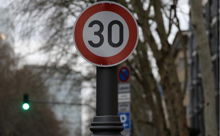 Bakıda avtomobil yollarında sürət həddi 30 km/s endiriləcək 