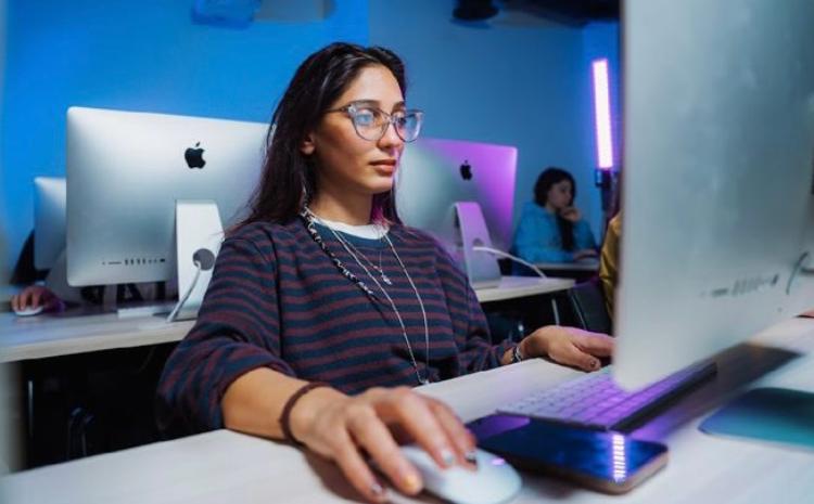 "Technest" çərçivəsində qadınların İKT-də fəallığının artırılması təşəbbüsləri həyata keçirilib 