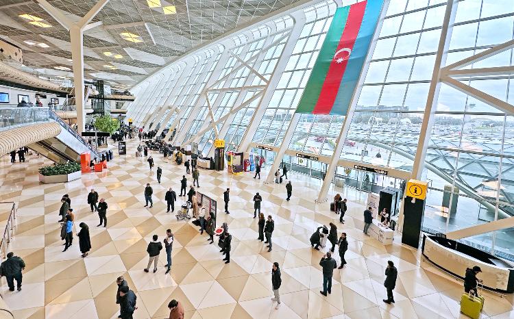 Пассажиропоток в бакинском аэропорту на международных маршрутах в январе увеличился на 40% 