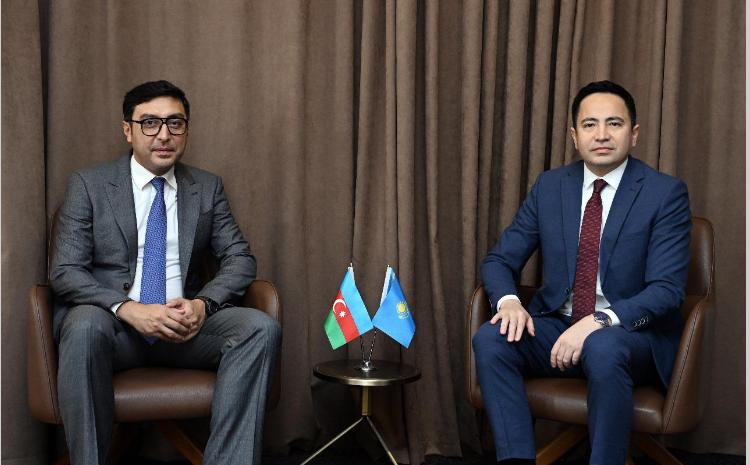 Fərid Qayıbov Qazaxıstanın Azərbaycandakı Fövqəladə və Səlahiyyətli Səfiri Alim Bayeli qəbul edib 