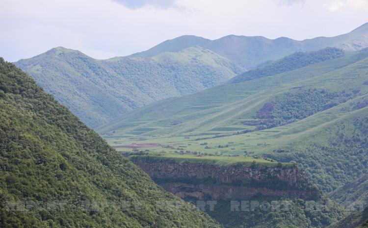 Laçın və Kəlbəcərdə üç yaşayış məntəqəsinin tikintisinə başlanılır 