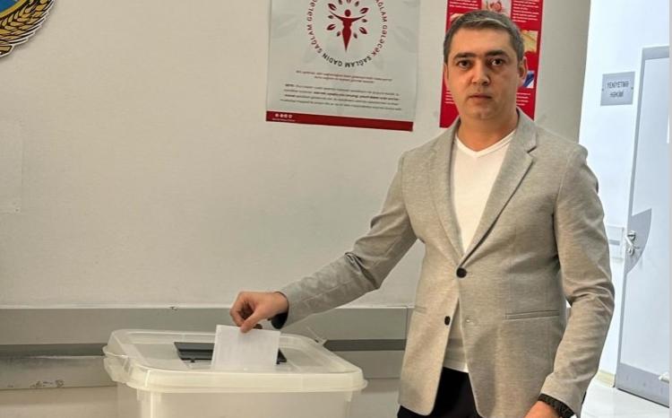 "İMZA" İctimai Birliyinin sədri səsvermə hüququndan istifadə edib 