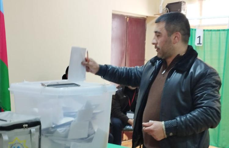 Baş redaktor səsvermədə iştirak edib 