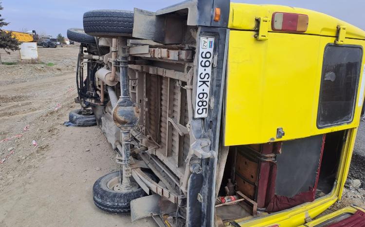 Salyanda mikroavtobus aşıb, 8 nəfər xəsarət alıb 
