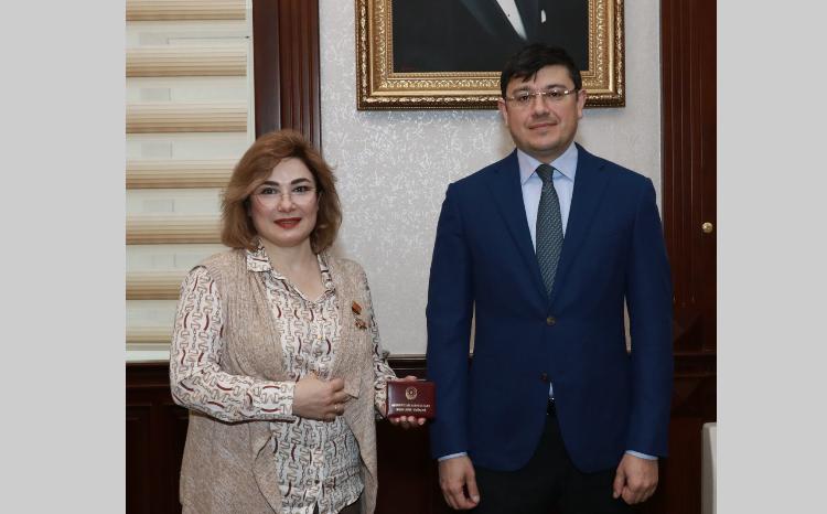 Активистке диаспоры, проживающей в Казахстане, вручена медаль "За заслуги в диаспорской деятельности" 