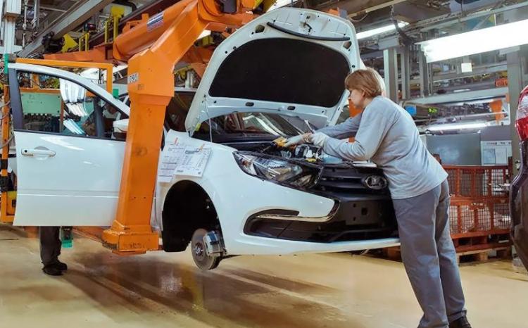 Azərbaycanda "Lada" avtomobillərinin yığılmasına başlanılıb 