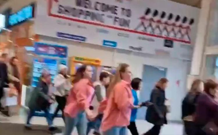 Rusiyada "London Mall"dan insanlar bomba xəbərinə görə təxliyə edildi 