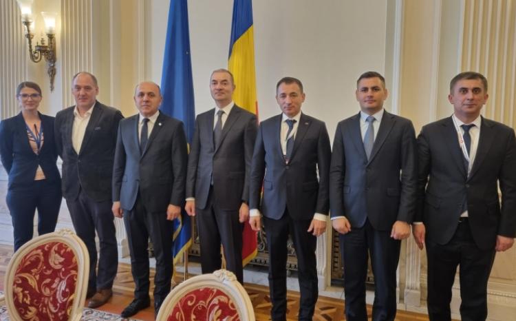 İlqar Musayev Rumınıyalı həmkarı ilə görüşüb 