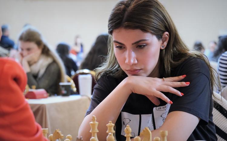 Ülviyyə Fətəliyeva çempionluğun bir addımlığında 