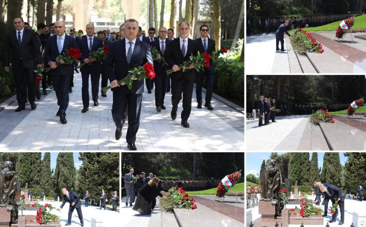 Səhiyyə Nazirliyinin rəhbərliyi və kollektivi ulu öndər Heydər Əliyevin əziz xatirəsini yad edib 