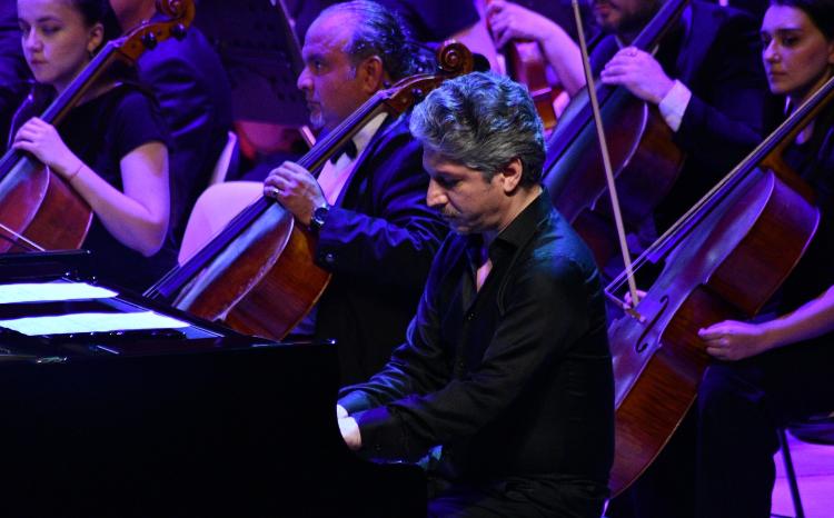 Концерт Шаина Новрасли в Париже 