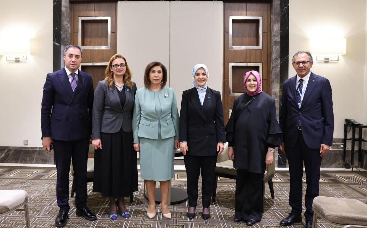 Dövlət Komitəsinin sədri Türkiyənin ailə və sosial xidmətlər naziri ilə görüşüb 